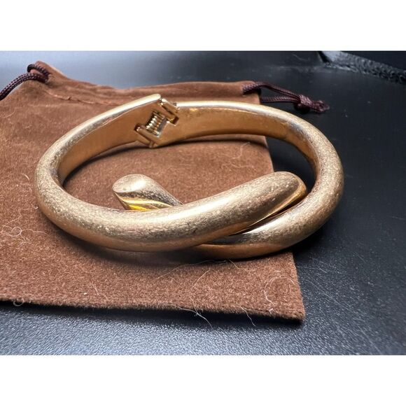 Twisted Hinged Bracelet - Picture 6 of 6